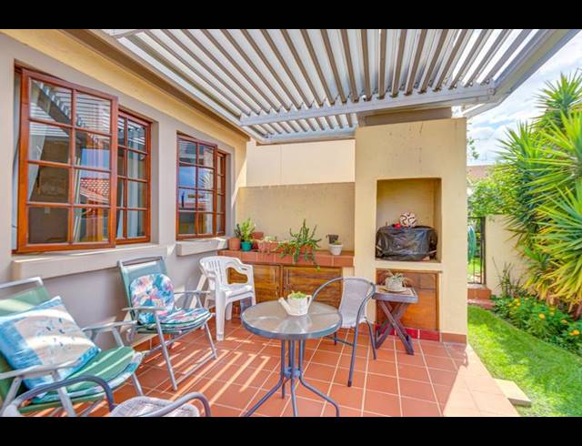 2 BEDROOM HOUSE FOR SALE IN NORTH RIDING